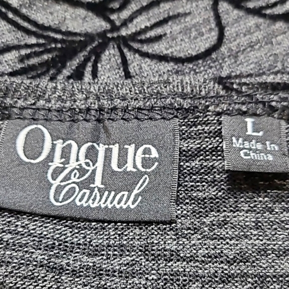 Onque Gray Top with Black Velvet Floral, Size Large - Picture 7 of 8